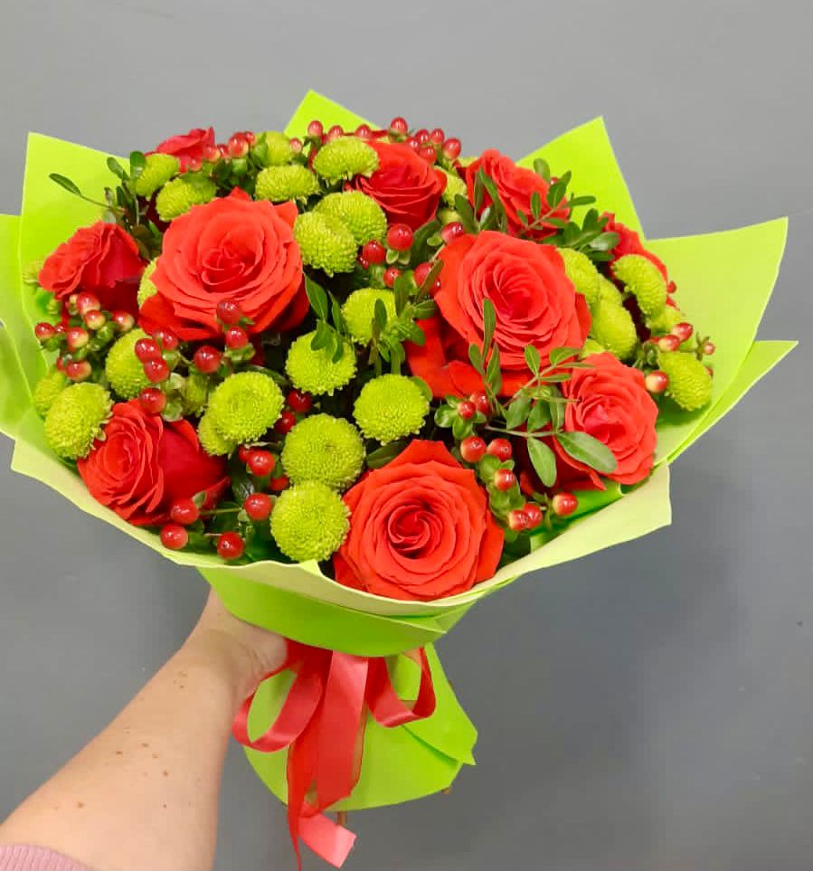 Букет цветов из: Хризантемы и Розы во Всеволожске