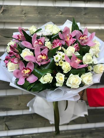 Букет цветов из: Розы и Хризантемы во Всеволожске