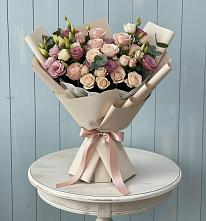 Букет цветов из:  Розы и Лизиантусы во Всеволожске