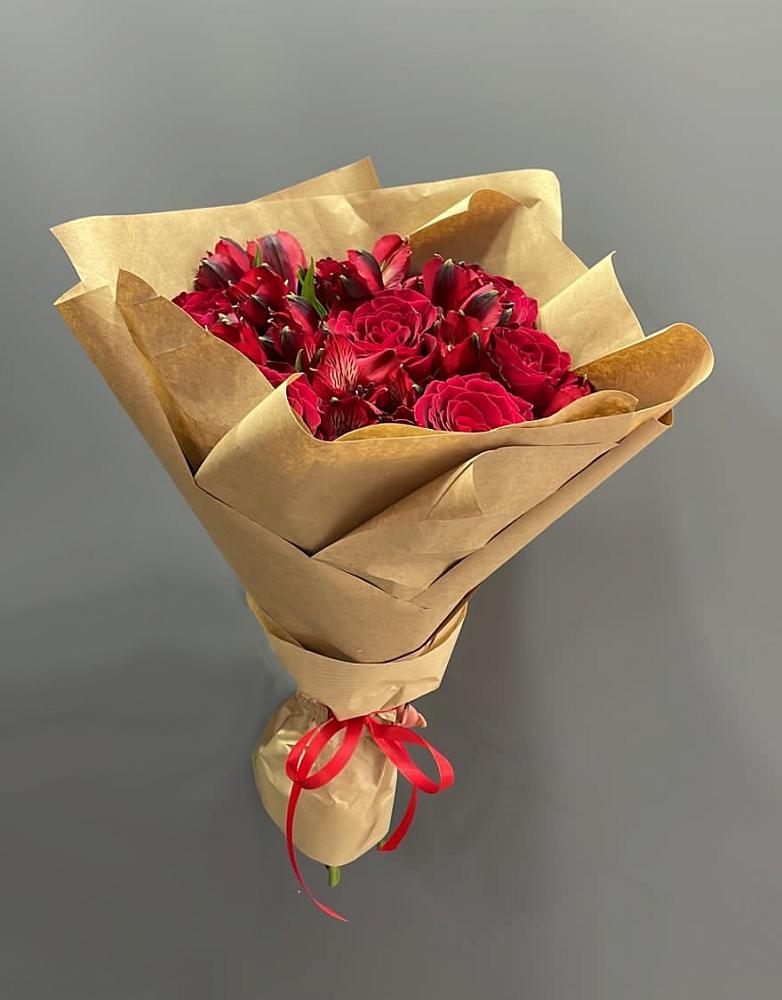 Букет цветов из: Альстромерии и Розы во Всеволожске