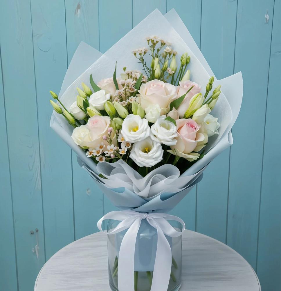 Букет цветов из: Розы и Лизиантусы во Всеволожске