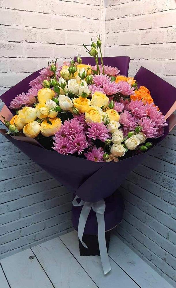 Букет цветов из: Хризантемы и Розы во Всеволожске
