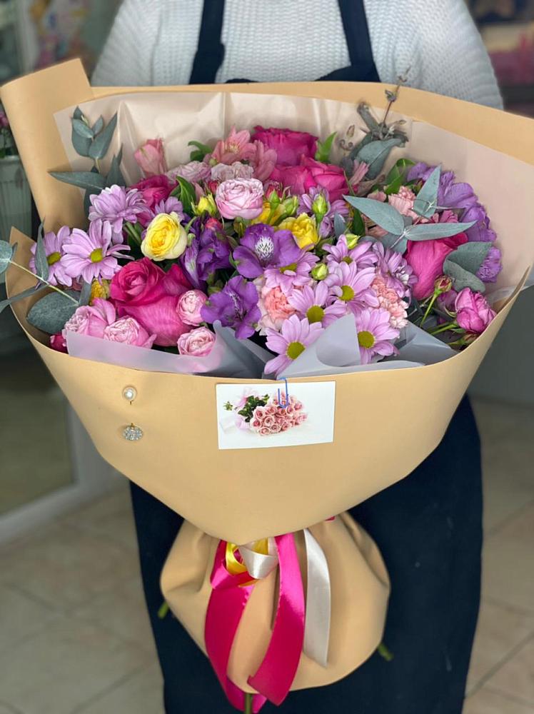 Букет цветов из: Хризантемы, Гвоздики и Альстромерии во Всеволожске