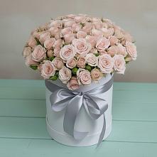 Цветочная композиция из Розы в шляпной коробке во Всеволожске