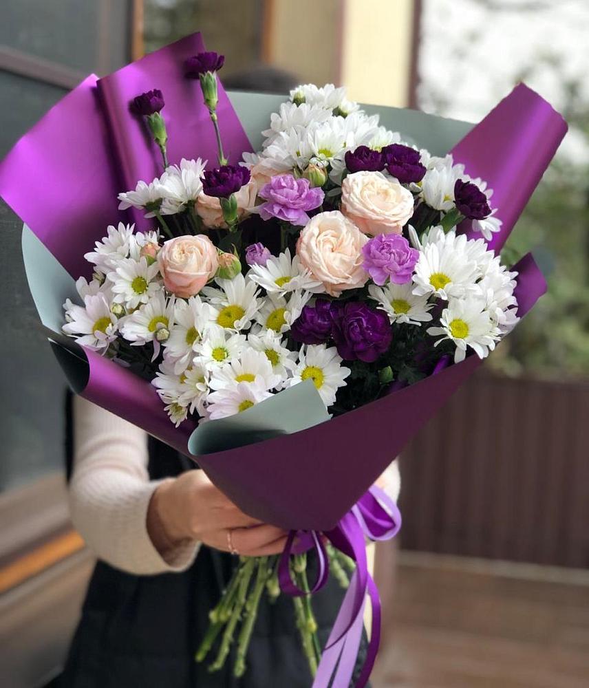 Букет цветов из: Хризантемы, Гвоздики и Розы во Всеволожске