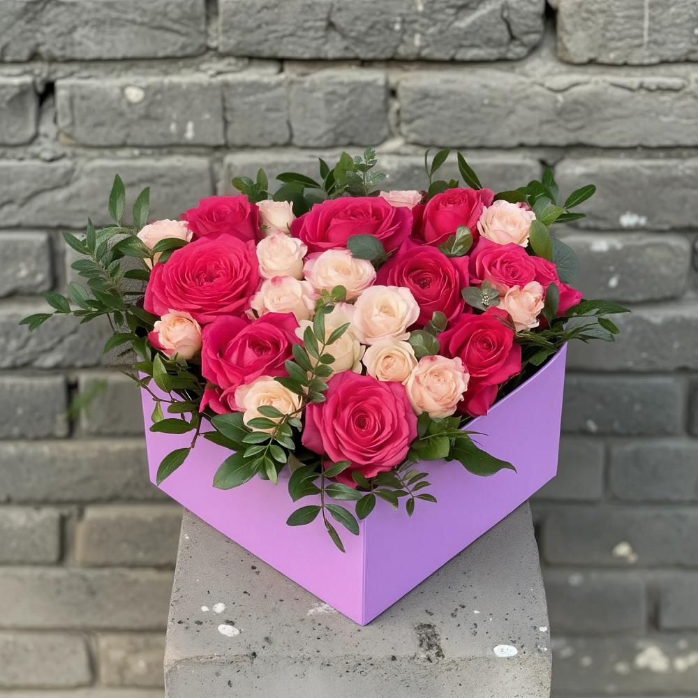 Цветочная композиция из Розы в коробке во Всеволожске
