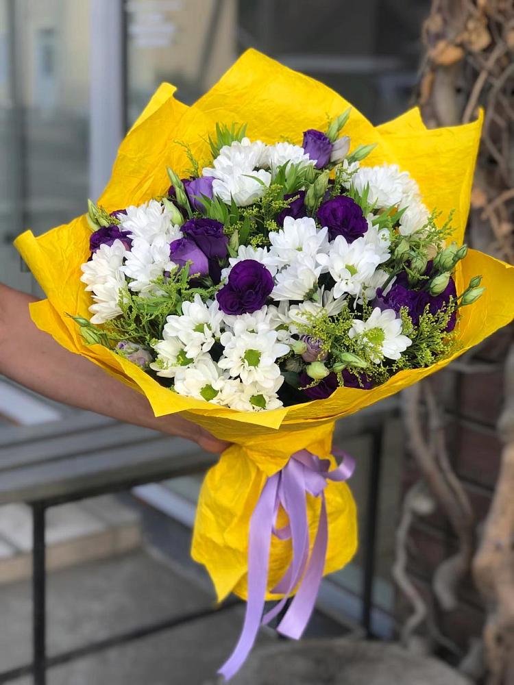 Букет цветов из: Ирисы, Хризантемы и Ромашки во Всеволожске
