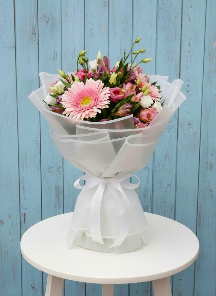 Букет цветов из: Герберы, Альстромерии и Лизиантусы во Всеволожске