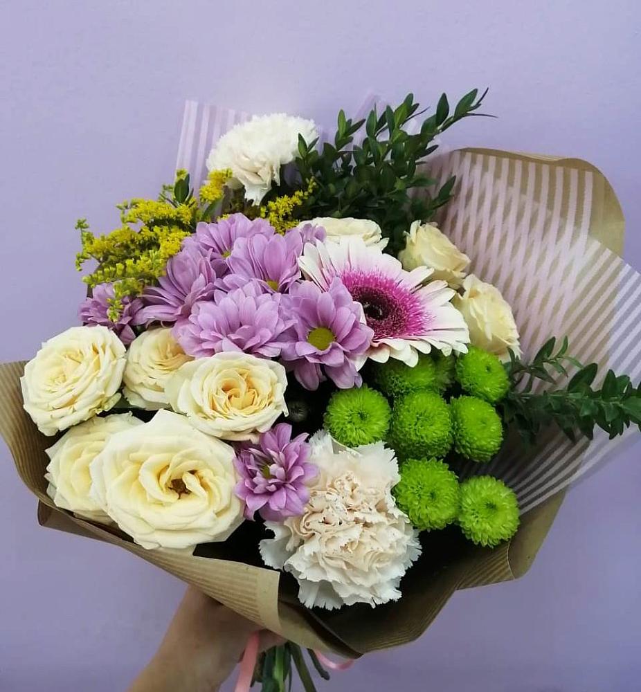 Букет цветов из: Хризантемы, Розы, Гвоздики и Герберы во Всеволожске