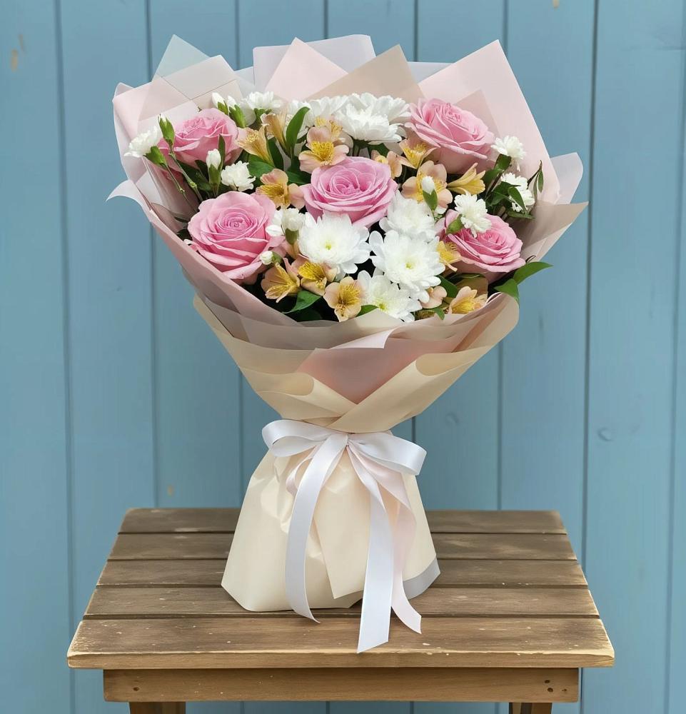 Букет цветов из: Гвоздики, Орхидеи и Розы во Всеволожске