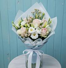 Букет цветов из:  Розы и Лизиантусы во Всеволожске