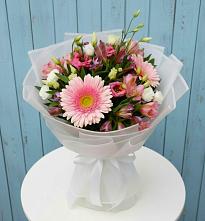 Букет цветов из:  Герберы, Альстромерии и Лизиантусы во Всеволожске