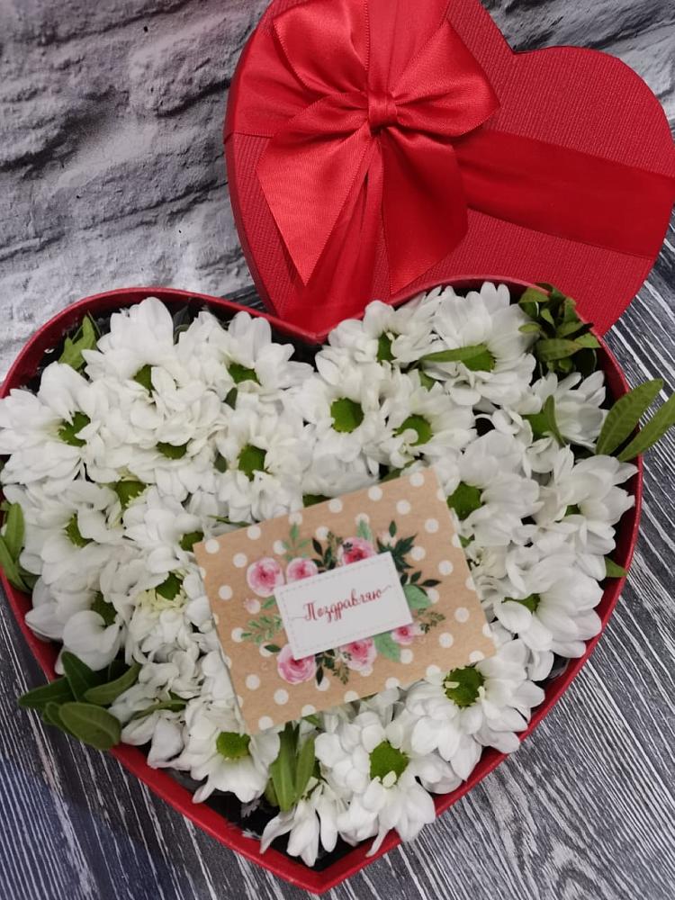 Цветочная композиция из Хризантемы в виде сердца во Всеволожске