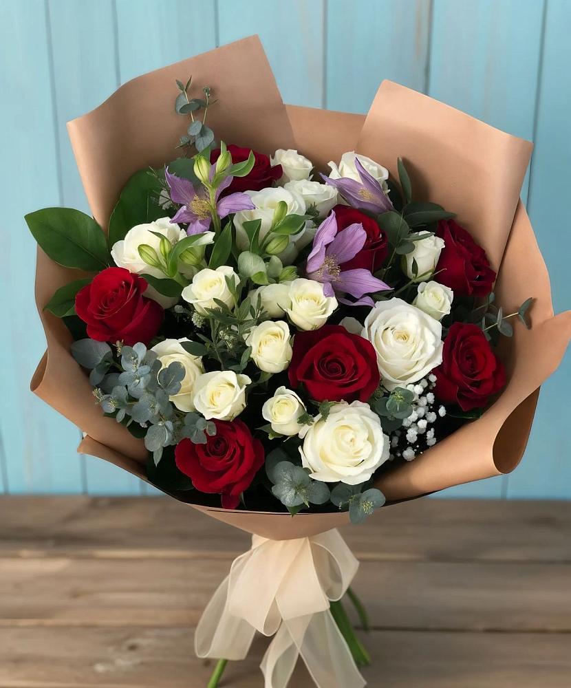 Букет цветов из: Розы и Альстромерии во Всеволожске