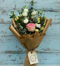 Букет цветов из:  Розы и Лизиантусы во Всеволожске