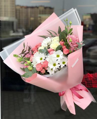 Букет цветов из: Розы, Лизиантусы и Хризантемы во Всеволожске