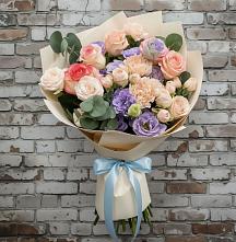 Букет цветов из:  Розы, Лизиантусы и Гвоздики во Всеволожске