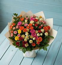 Букет Микс из разноцветных кустовых роз во Всеволожске