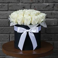 Цветочная композиция из Розы в шляпной коробке во Всеволожске